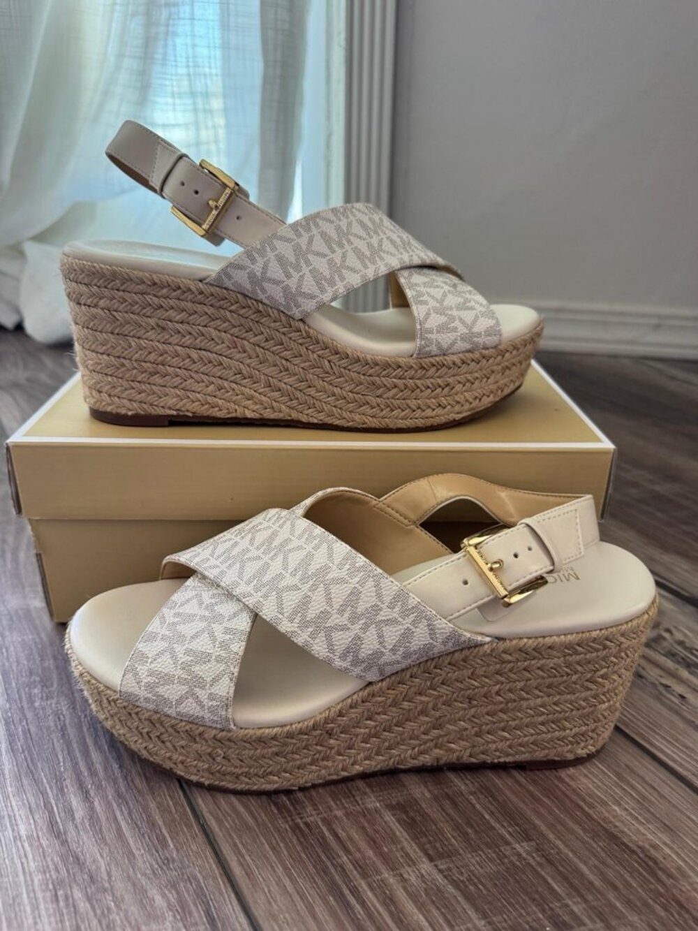 Michael Kors Wedge Sandal 7.5 (38) New Vanilla